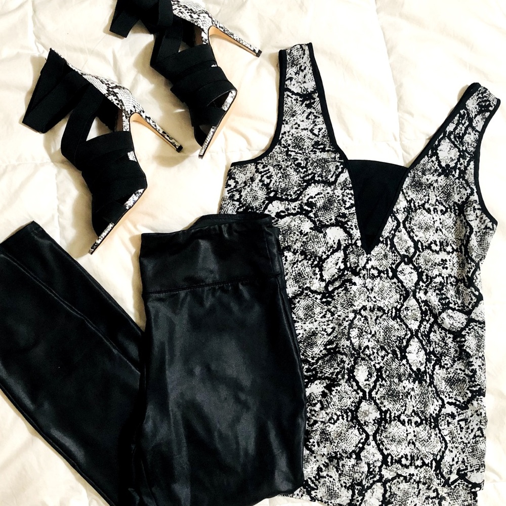 Sexy snake print express top